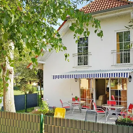 Dom wakacyjny Cottages At The Kummerower See, *